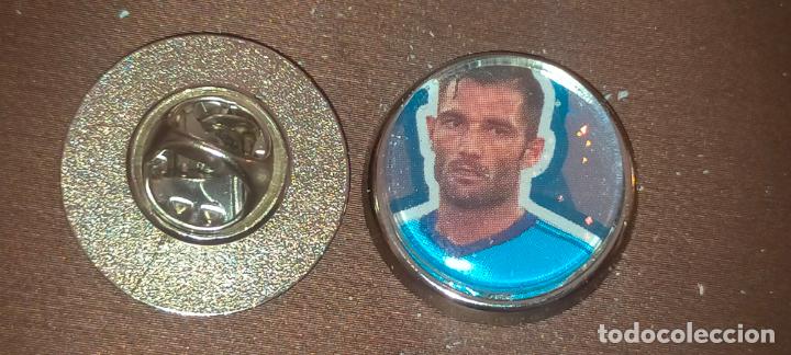 Pin's de collection: pin redondo metal - FUTBOL real Betis Balompi&eacute; , JUGADOR O ESCUDO . EQUIPO LIGA