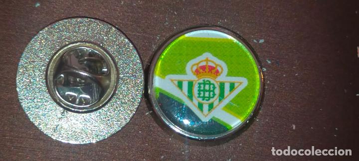 Pin's de collection: pin redondo metal - FUTBOL real Betis Balompi&eacute; , JUGADOR O ESCUDO . EQUIPO LIGA