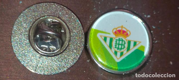 Pin's de collection: pin redondo metal - FUTBOL real Betis Balompi&eacute; , JUGADOR O ESCUDO . EQUIPO LIGA