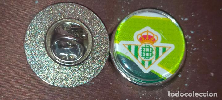 Pin's de collection: pin redondo metal - FUTBOL real Betis Balompi&eacute; , JUGADOR O ESCUDO . EQUIPO LIGA