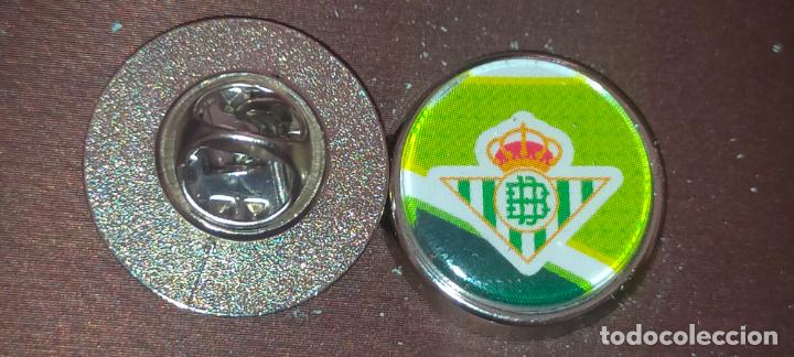 Pin's de collection: pin redondo metal - FUTBOL real Betis Balompi&eacute; , JUGADOR O ESCUDO . EQUIPO LIGA