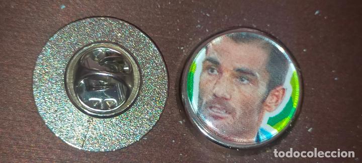 Pin's de collection: pin redondo metal - FUTBOL real Betis Balompi&eacute; , JUGADOR O ESCUDO . EQUIPO LIGA