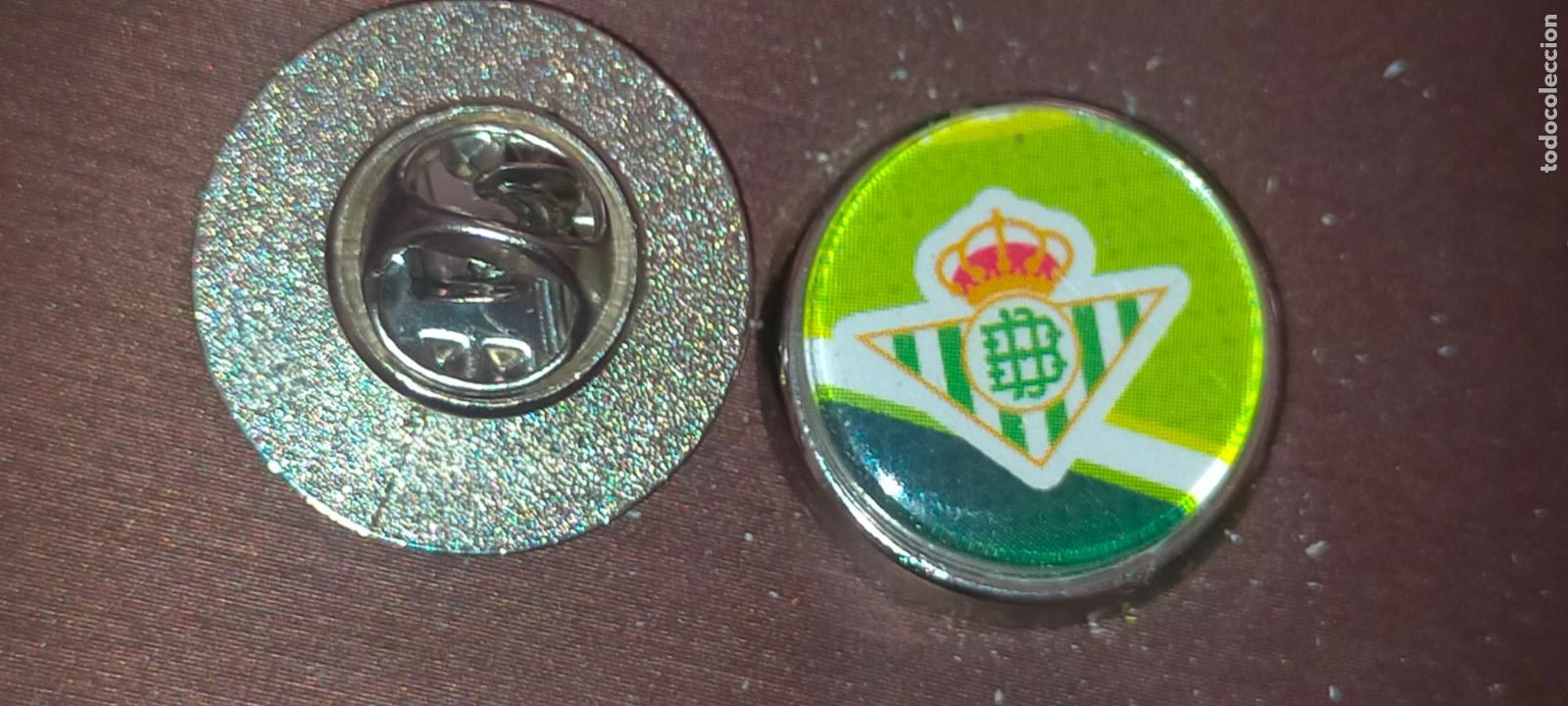 Sammlung von Pins: pin redondo metal - FUTBOL real Betis Balompi&eacute; , JUGADOR O ESCUDO . EQUIPO LIGA