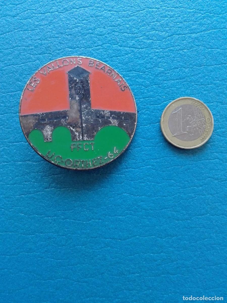 Collection pins: ANTIGUA INSIGNIA LES VALLONS BEARNAIS - FFCT - U.C-ORTHEZ-64 (NO PIN)