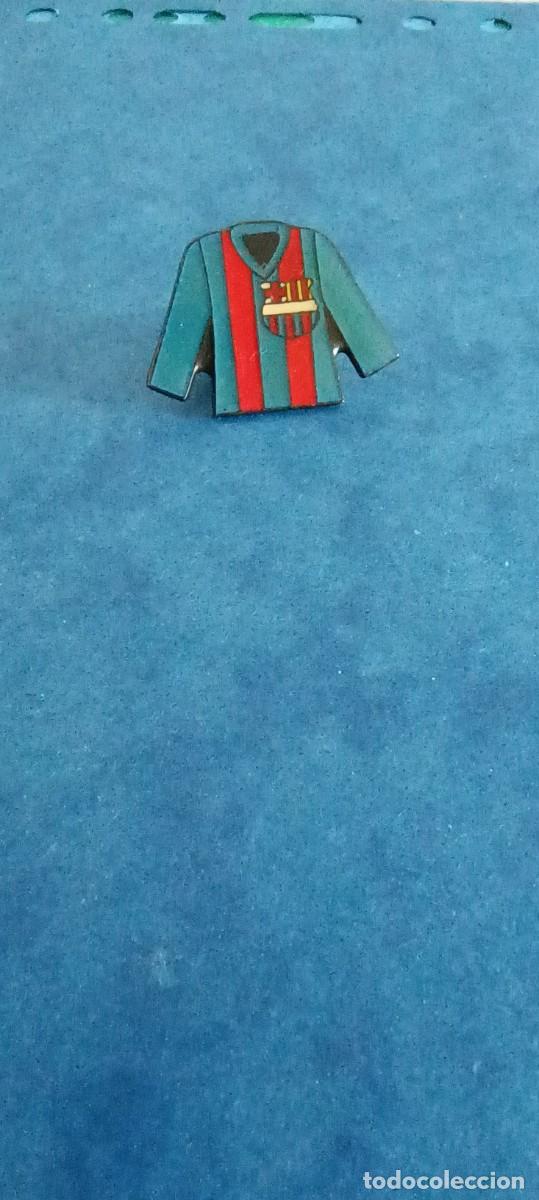Pins de colecci&oacute;n: Pin futbol - Camiseta F.C. Barcelona