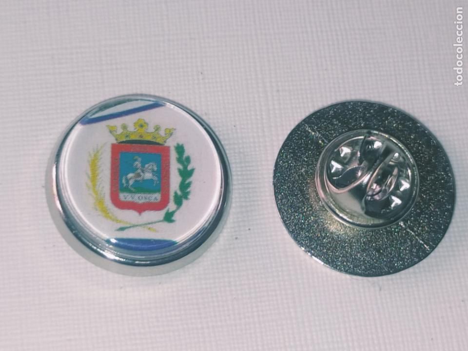 Sammlung von Pins: PIN REDONDO METAL - FUTBOL EQUIPO COMPONENTE JUGADOR f&uacute;tbol escudo Huesca