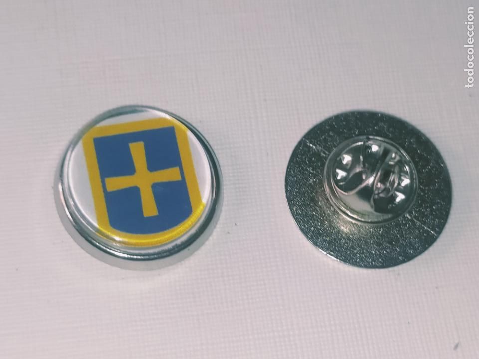 Collection pins: PIN REDONDO METAL - FUTBOL EQUIPO COMPONENTE JUGADOR f&uacute;tbol escudo Oviedo
