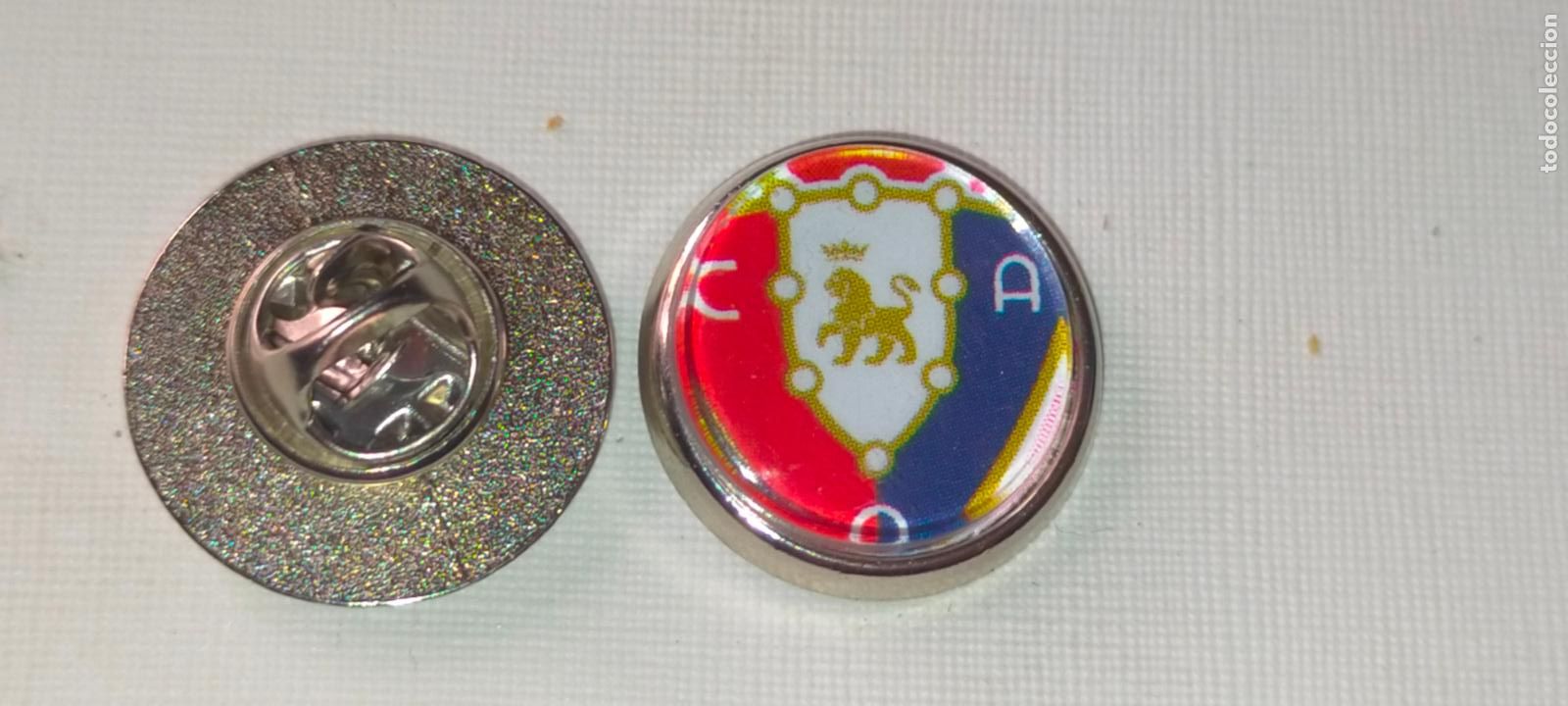 Sammlung von Pins: PIN REDONDO METAL - FUTBOL EQUIPO COMPONENTE JUGADOR f&uacute;tbol escudo Osasuna