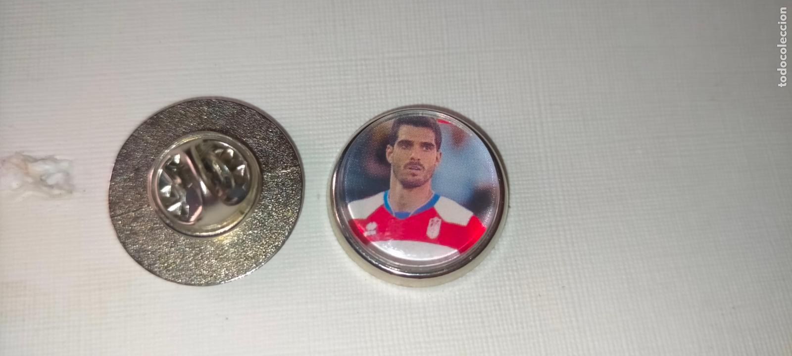 Pins de cole&ccedil;&atilde;o: PIN REDONDO METAL - FUTBOL EQUIPO COMPONENTE JUGADOR f&uacute;tbol CLUB GRANADA