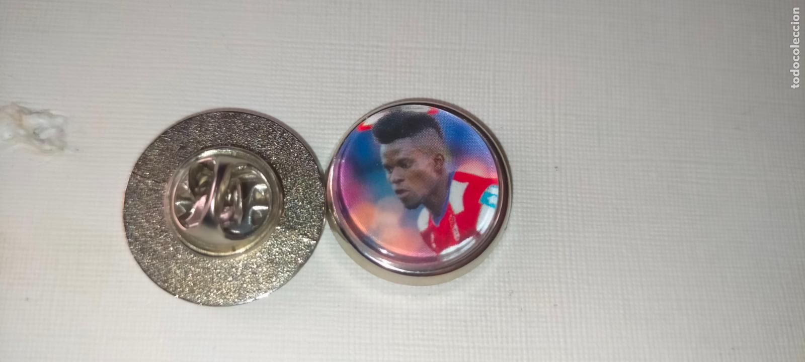 Pins de cole&ccedil;&atilde;o: PIN REDONDO METAL - FUTBOL EQUIPO COMPONENTE JUGADOR f&uacute;tbol CLUB GRANADA