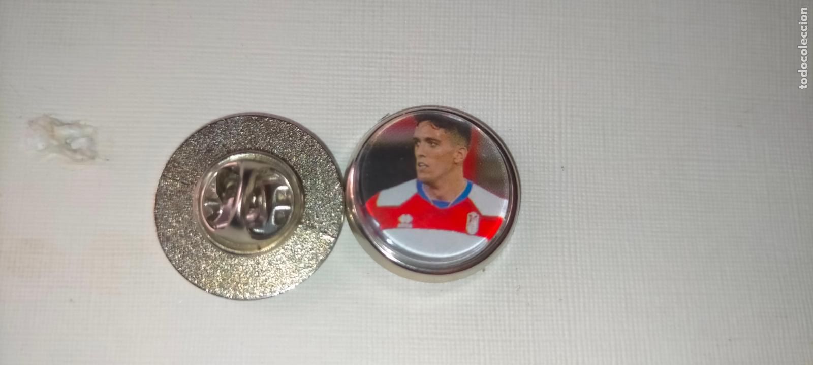 Pins de cole&ccedil;&atilde;o: PIN REDONDO METAL - FUTBOL EQUIPO COMPONENTE JUGADOR f&uacute;tbol CLUB GRANADA