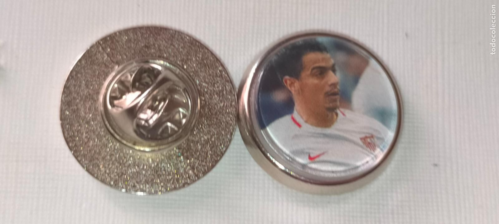 Pin's de collection: PIN REDONDO METAL - FUTBOL EQUIPO COMPONENTE JUGADOR f&uacute;tbol CLUB sevilla