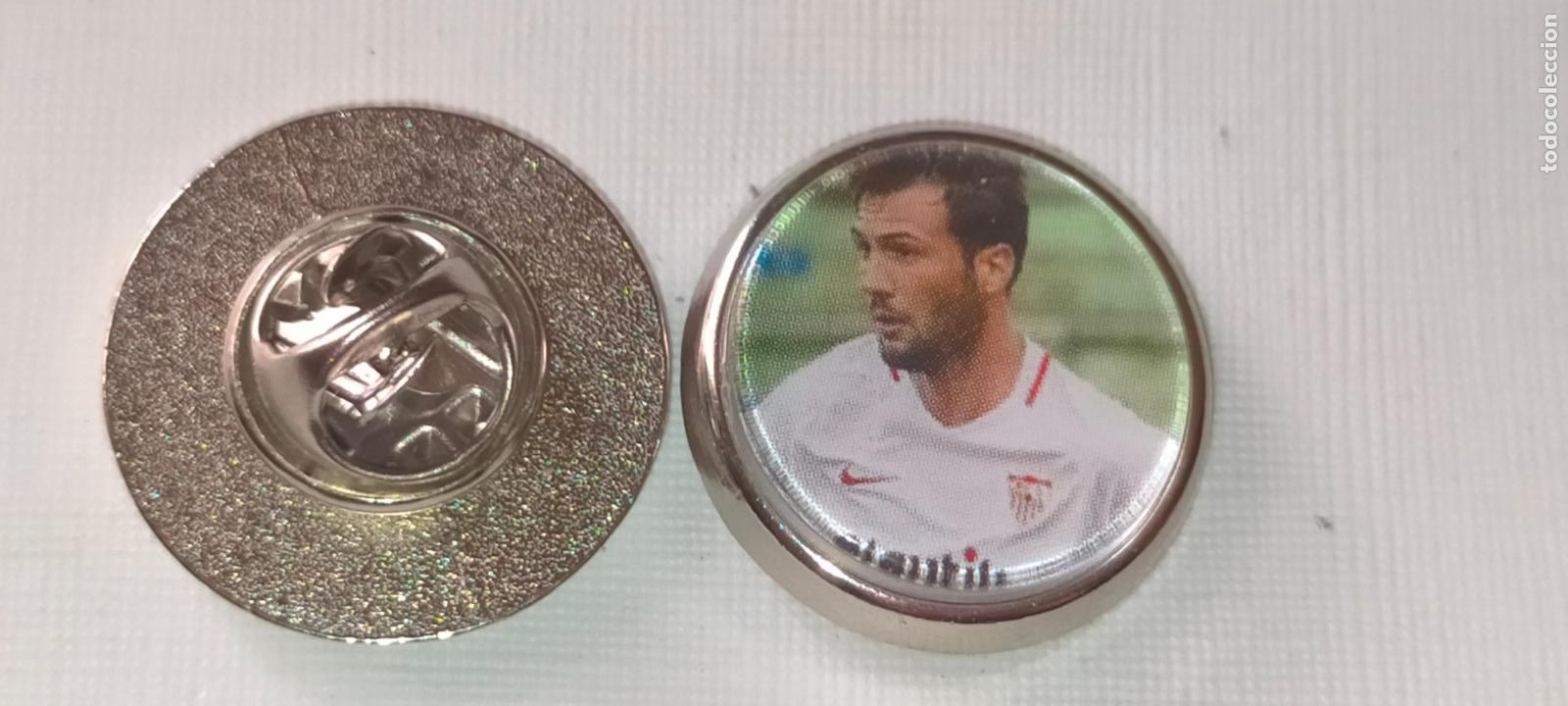 Pin's de collection: PIN REDONDO METAL - FUTBOL EQUIPO COMPONENTE JUGADOR f&uacute;tbol CLUB sevilla