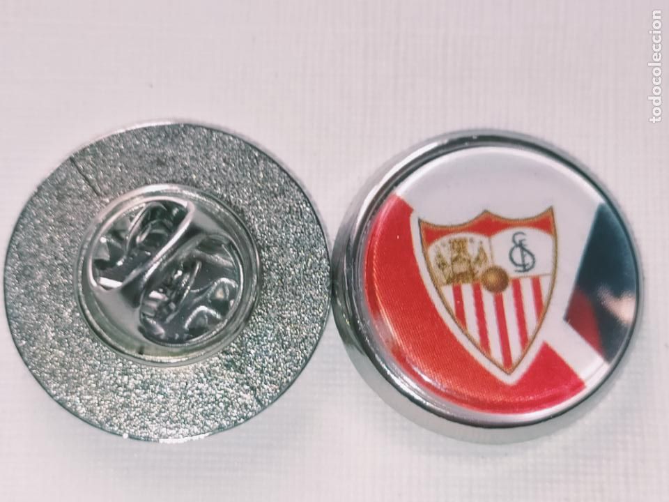 Pin's de collection: PIN REDONDO METAL - FUTBOL EQUIPO COMPONENTE JUGADOR f&uacute;tbol CLUB sevilla escudo