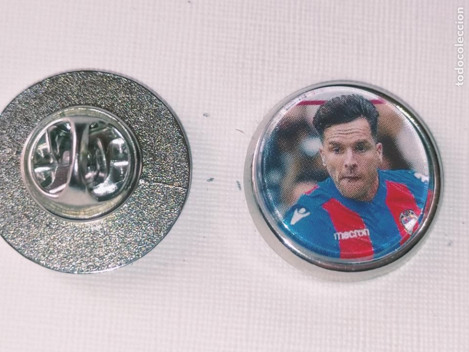 Pins de cole&ccedil;&atilde;o: PIN REDONDO METAL - FUTBOL EQUIPO COMPONENTE JUGADOR f&uacute;tbol CLUB LEVANTE UNION DEPORTIVA