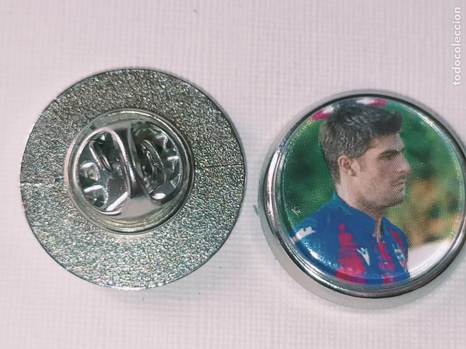 Pin's de collection: PIN REDONDO METAL - FUTBOL EQUIPO COMPONENTE JUGADOR f&uacute;tbol CLUB LEVANTE UNION DEPORTIVA