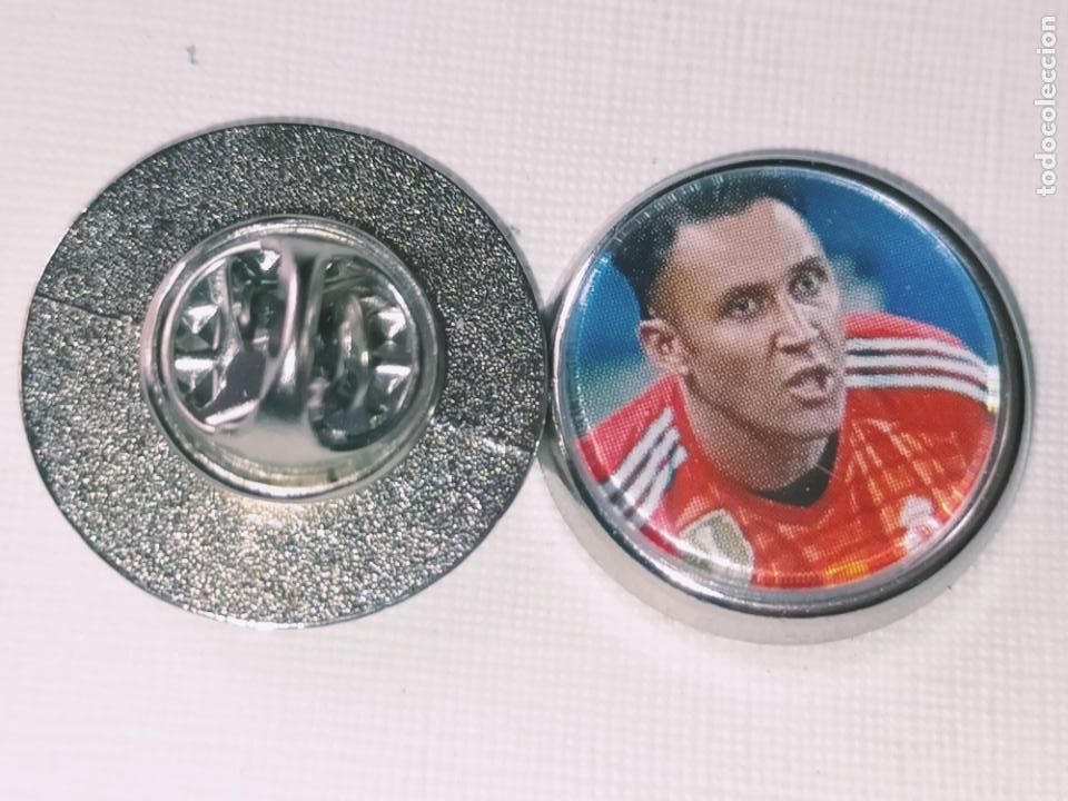 Pins de colecci&oacute;n: PIN REDONDO METAL - FUTBOL EQUIPO COMPONENTE JUGADOR f&uacute;tbol CLUB real Madrid escudo