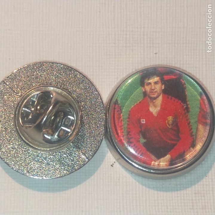 Pins de colecci&oacute;n: PIN REDONDO METAL - FUTBOL EQUIPO COMPONENTE JUGADOR f&uacute;tbol CLUB OSASUNA