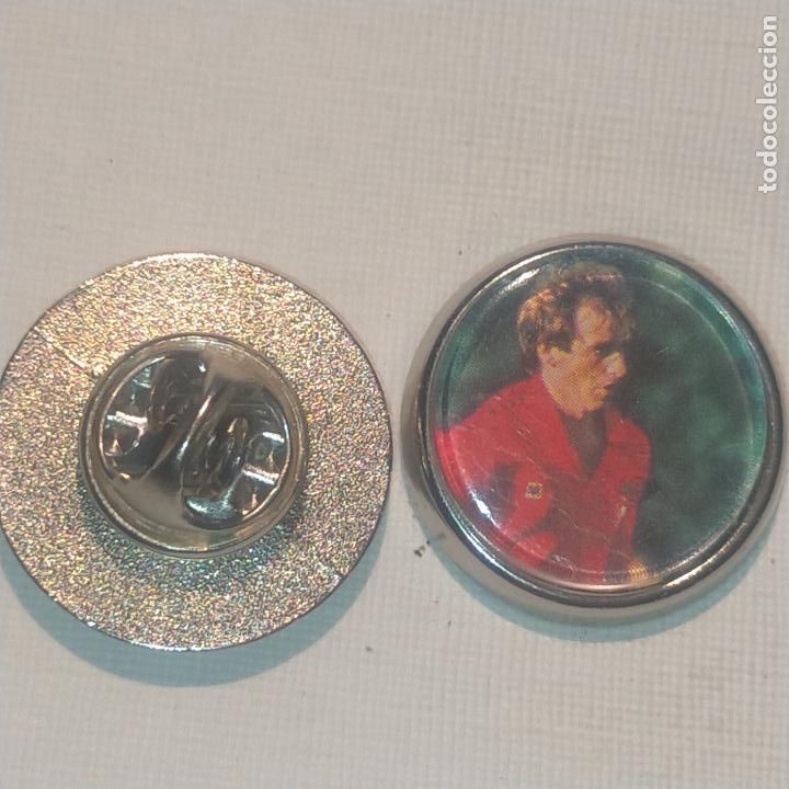 Pin's de collection: PIN REDONDO METAL - FUTBOL EQUIPO COMPONENTE JUGADOR f&uacute;tbol CLUB OSASUNA