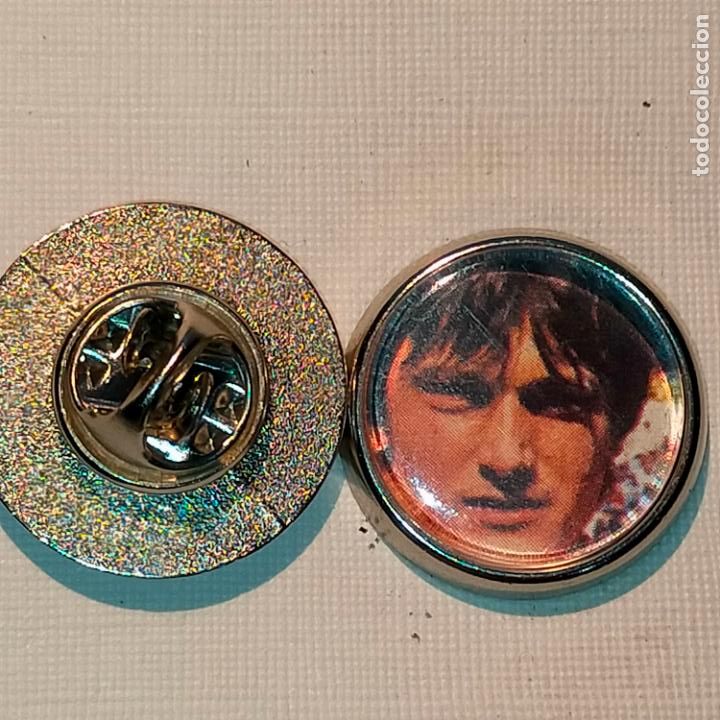 Pin's de collection: PIN REDONDO METAL - FUTBOL EQUIPO COMPONENTE JUGADOR f&uacute;tbol CLUB OSASUNA