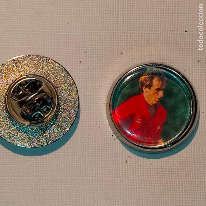 Pin's de collection: PIN REDONDO METAL - FUTBOL EQUIPO COMPONENTE JUGADOR f&uacute;tbol CLUB OSASUNA