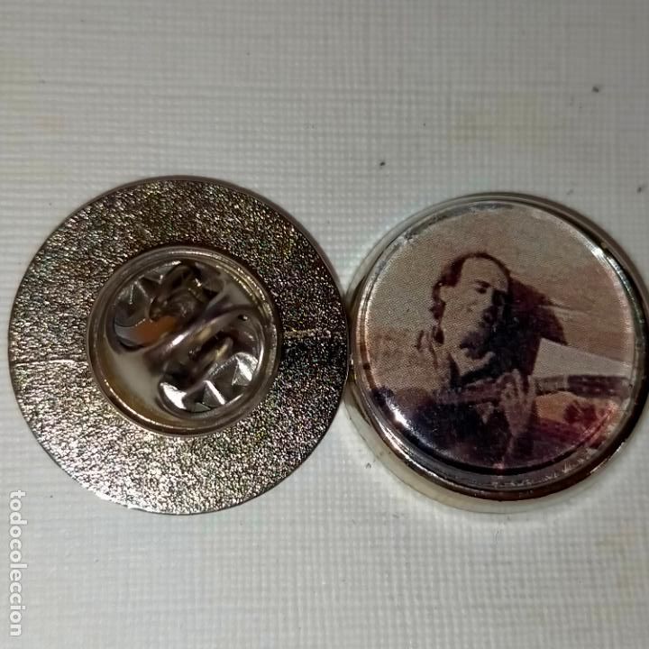 Pin's de collection: pin redondo metal - musica cantante grupo - JOAN MANUEL SERRAT