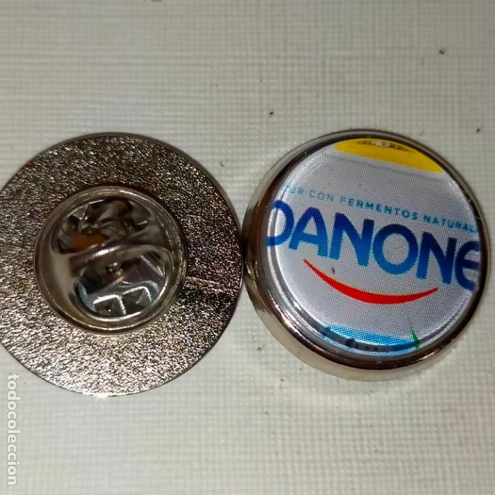 Pin's de collection: PIN REDONDO METAL - PUBLICITARIA PUBLICIDAD LACTEOS YOGURES DANONE