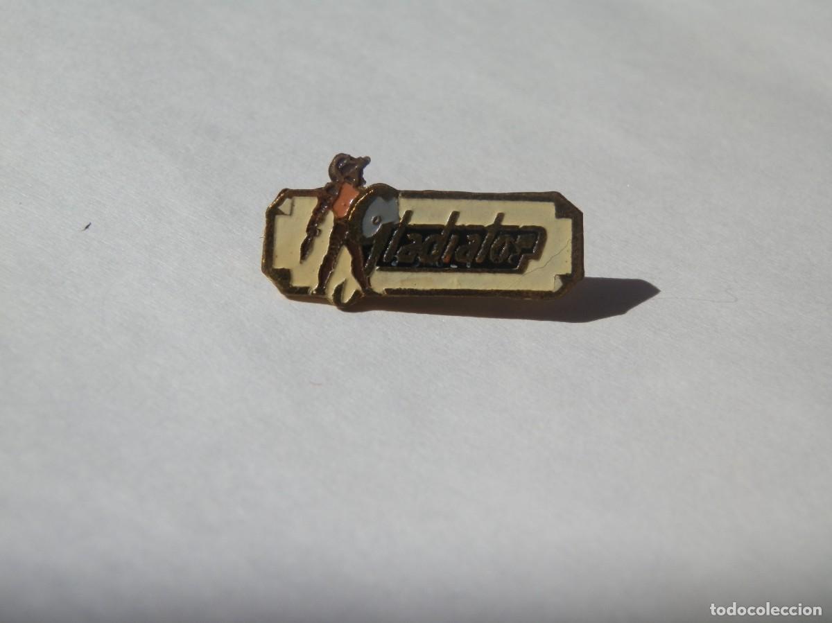 Pins de colecci&oacute;n: ANTIGUO EMBLEMA, PIN, ESCUDO DE AGUJA PUBLICIDAD DE MALETAS GLADIATOR. A&Ntilde;OS 60.
