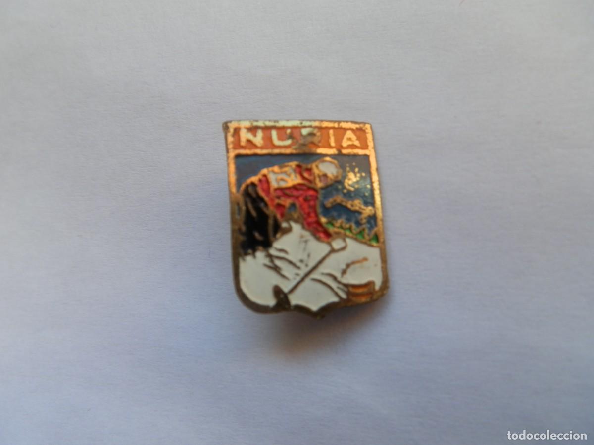 Pins de colecci&oacute;n: ANTIGUO EMBLEMA, INSIGNIA,PIN, ESCUDO DE AGUJA PUBLICIDAD DE PISTAS DE ESQU&Iacute; NURIA. A&Ntilde;OS 60.