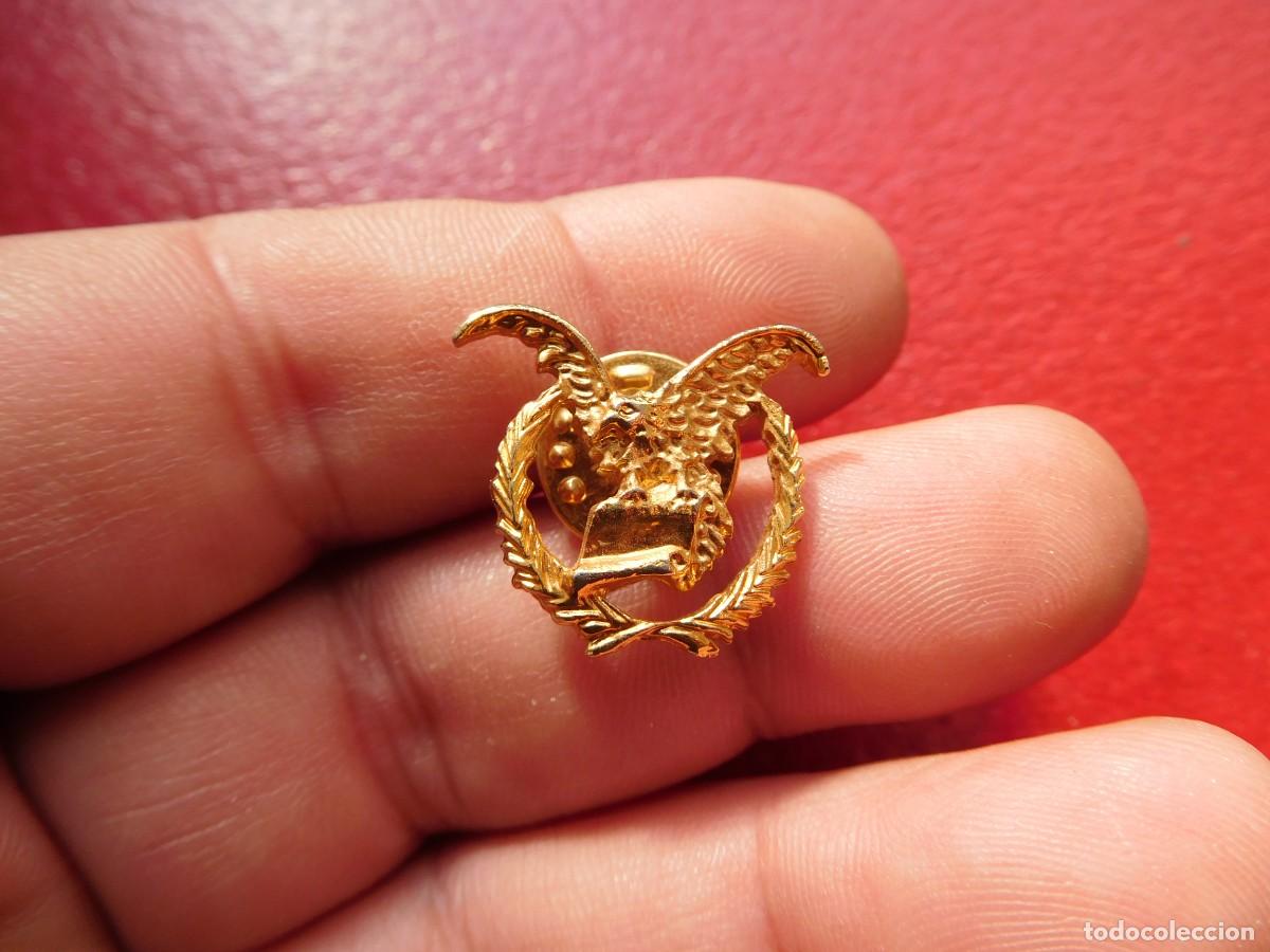 Pin's de collection: Pin vintage aguila con pergamino en las garras