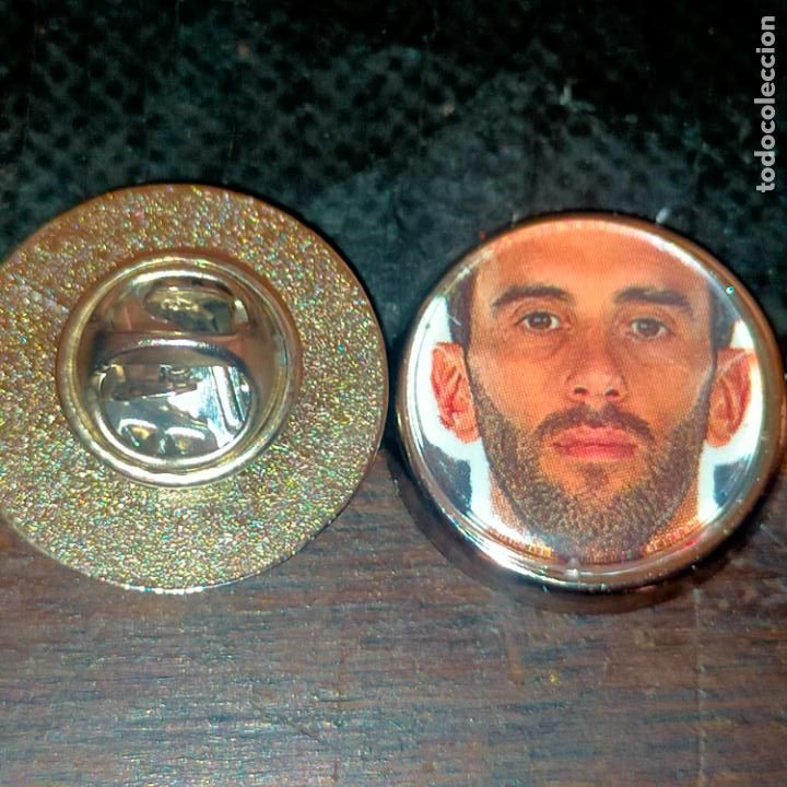 Pins e Spille di collezione: PIN REDONDO METAL - FUTBOL CLUB JUGADOR EQUIPO - ATLETICO DE MADRID