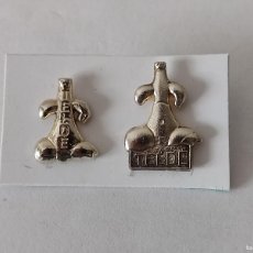 Pins de colección: LOTE DE DOS PINS DE TELDE (GRAN CANARIA)- TONALIDAD PLATEADA. Lote 401049099