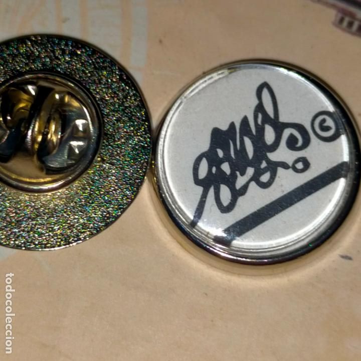 Pins de colecci&oacute;n: pin redondo metal - HUMOR FORGES