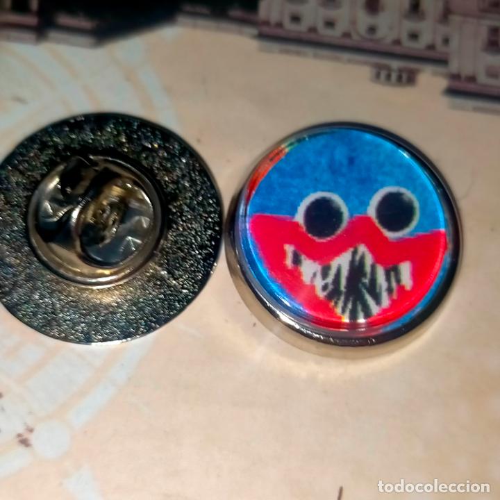 Pins de colecci&oacute;n: pin redondo metal - Huggy Wuggys PERSONAJES DE POPPY , MONSTRUOS DIBUJOS ANIMADOS .