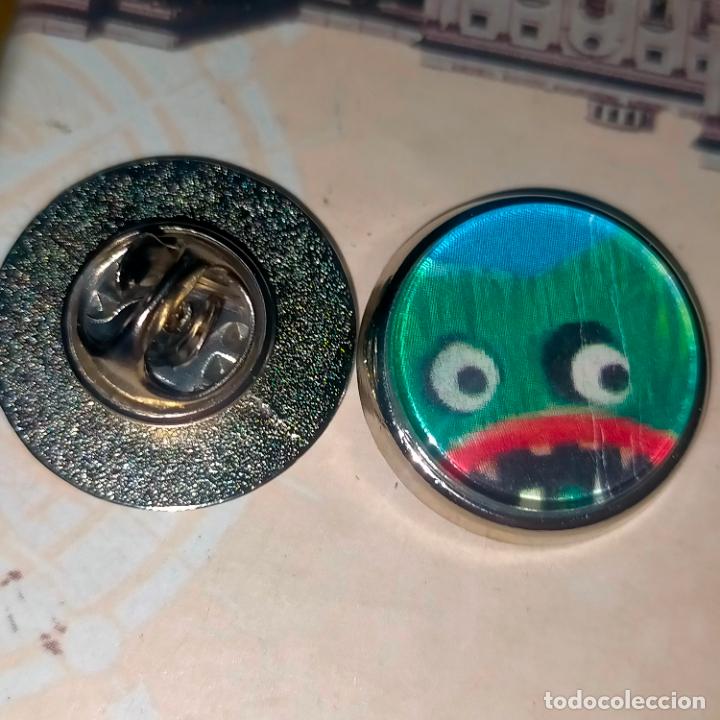 Pins de colecci&oacute;n: pin redondo metal - Huggy Wuggys PERSONAJES DE POPPY , MONSTRUOS DIBUJOS ANIMADOS .