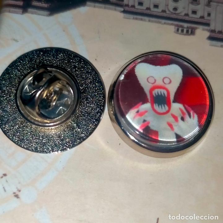 Pins e Spille di collezione: pin redondo metal - Huggy Wuggys PERSONAJES DE POPPY , MONSTRUOS DIBUJOS ANIMADOS .