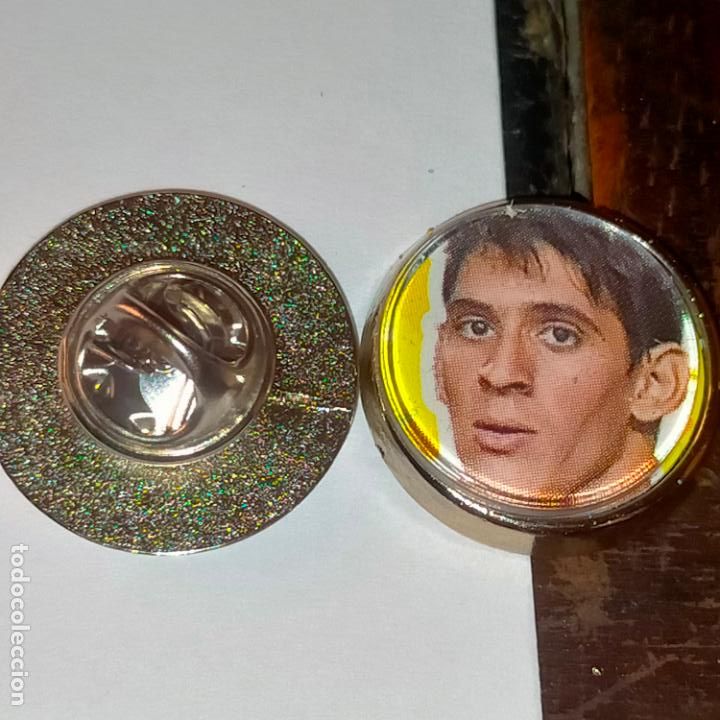 Pins e Spille di collezione: PIN REDONDO METAL - FUTBOL EQUIPO COMPONENTE JUGADOR f&uacute;tbol girona futbol club