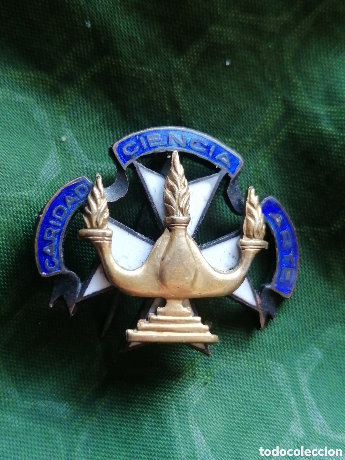 Pins de colecci&oacute;n: Pin tipo insignia caridad ciencia arte enfermeras espa&ntilde;olas numerado ocho sesenta y ocho