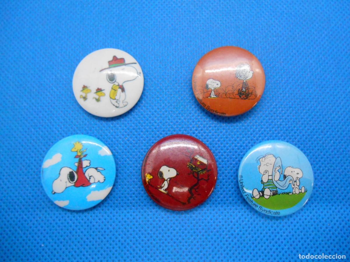 Pins de colecci&oacute;n: LOTE DE CINCO CHAPAS / PINS DE SNOOPY - A&Ntilde;OS 80 -