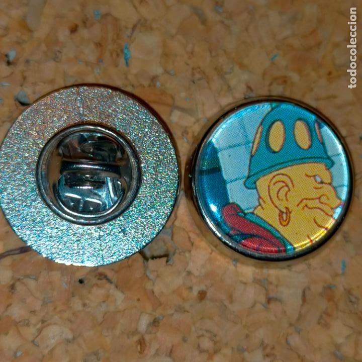 Pin's de collection: pin redondo metal - serie de television pelicula cine dibujos animados la loca academia de policia