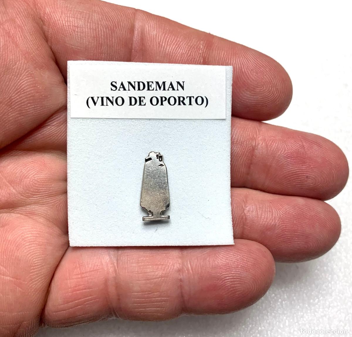 Pin's de collection: 2033.ANTIGUO PIN INSIGNIA SANDEMAN (VINO DE OPORTO)