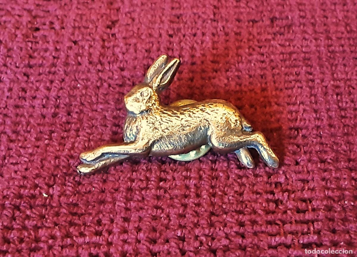 Pins de colecci&oacute;n: PIN CAZA LIEBRE DE BRONCE - Foto 1