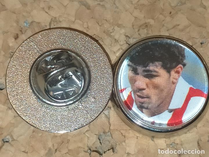 Pin's de collection: PIN REDONDO METAL - FUTBOL CLUB JUGADOR EQUIPO - f&uacute;tbol club Atl&eacute;tico de Madrid