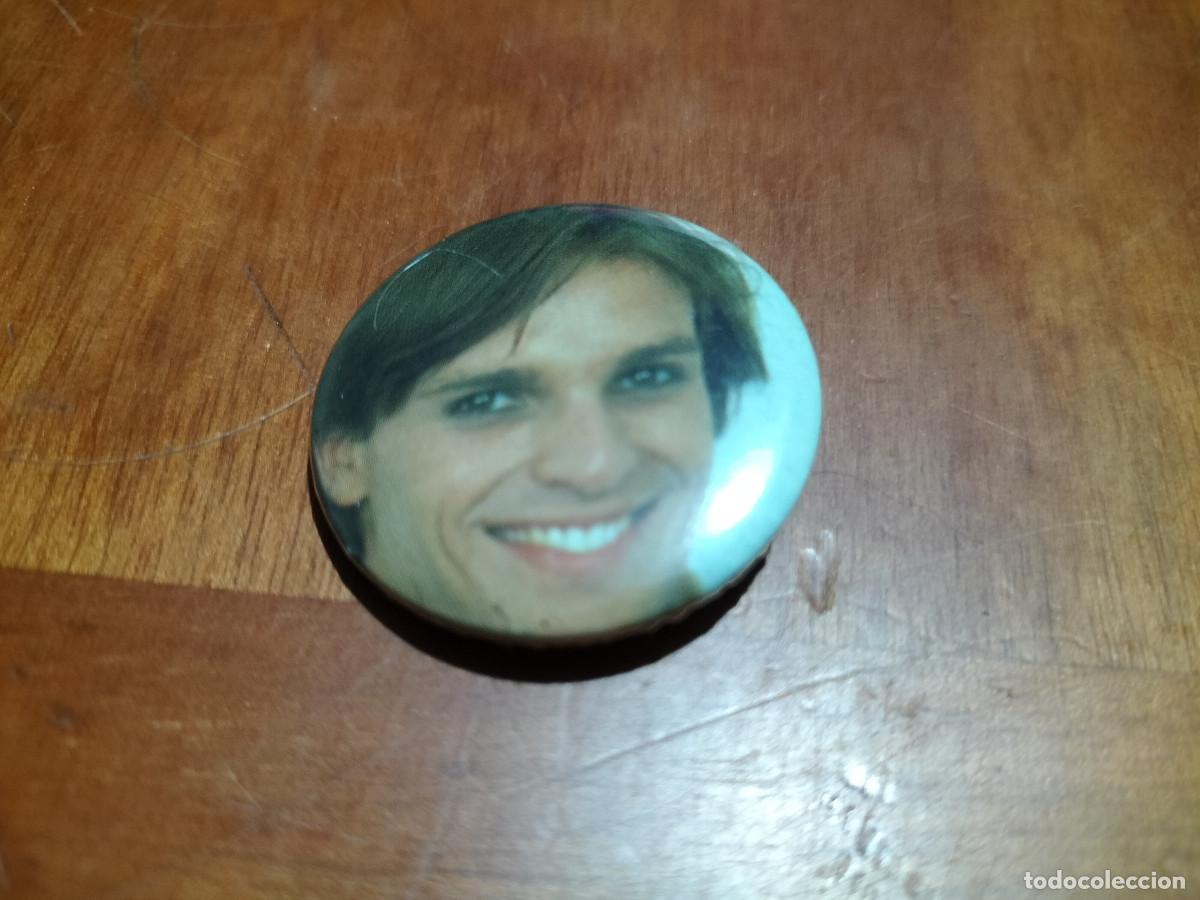 Pins de colecci&oacute;n: MIGUEL BOS&Eacute; JOVEN. M&Uacute;SICA CHAPA. PIN. 0,31 MM. DETR&Aacute;S MET&Aacute;LICA. SIN USO. DIFICIL