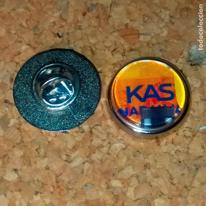 Collection pins: PIN REDONDO METAL - FUTBOL CLUB JUGADOR EQUIPO - bebida refresco kas