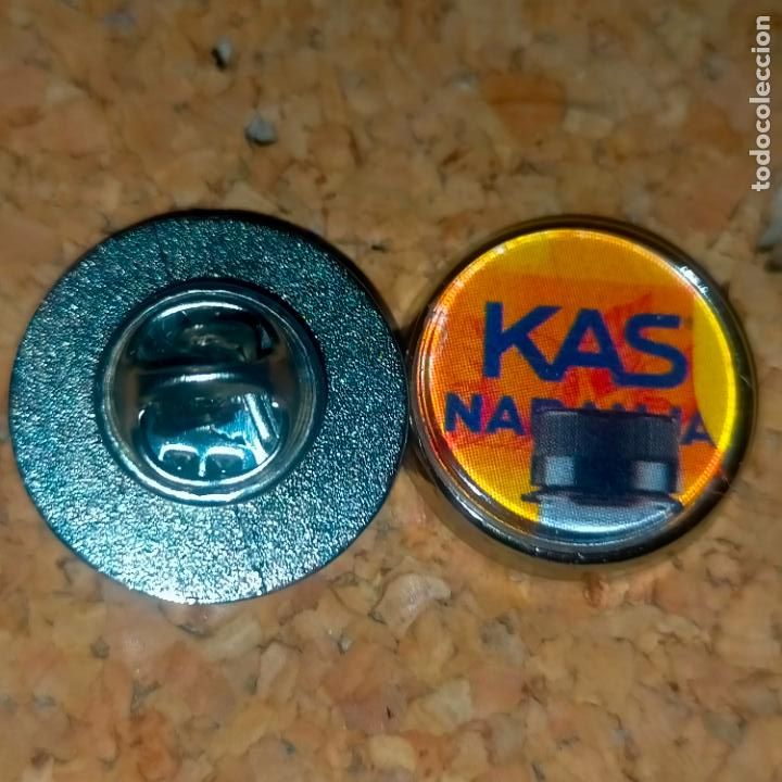Collection pins: PIN REDONDO METAL - bebida refrescos kas naranja