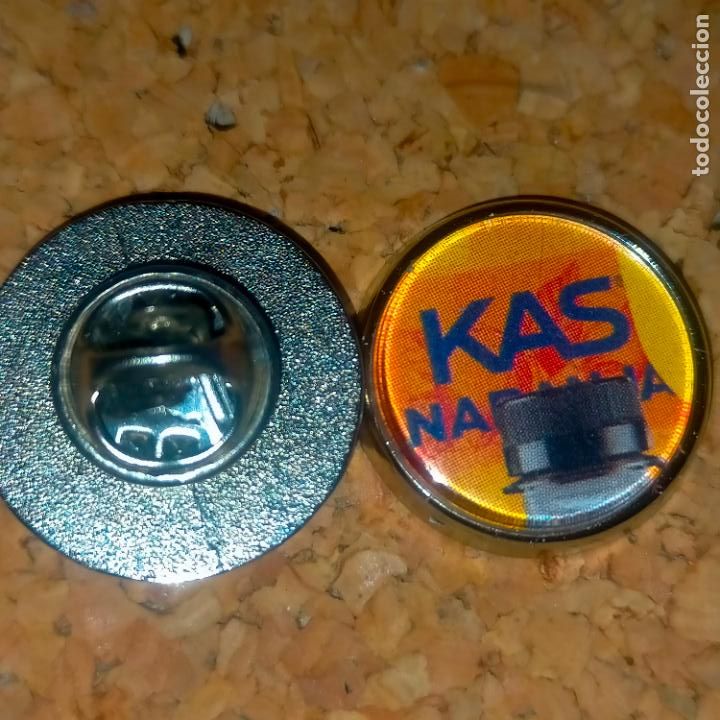 Collection pins: PIN REDONDO METAL - bebida refrescos kas naranja