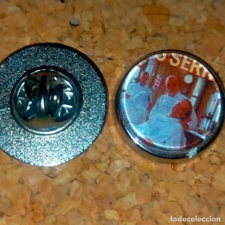 Collection pins: PIN REDONDO METAL - m&uacute;sica cantante grupo Joan Manuel Serrat
