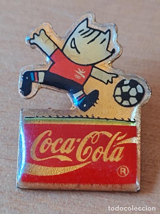 Pins de colecci&oacute;n: COBI OLIMPIADAS BARCELONA PIN PINCHO GOTA PUBLICIDAD COCA COLA 3,2 CMS ALTO FUTBOL