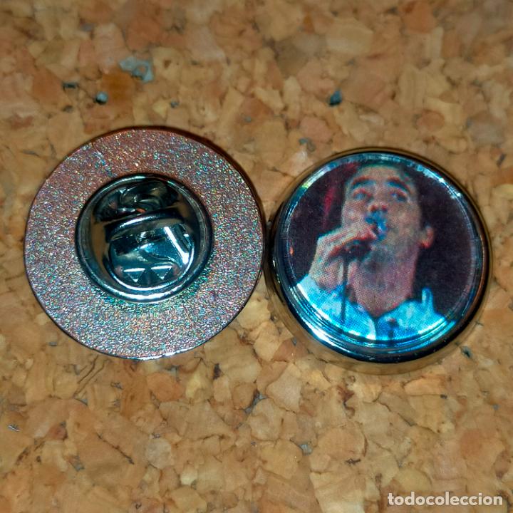 Pin's de collection: PIN REDONDO METAL - cantante m&uacute;sica grupo Joan Manuel Serrat